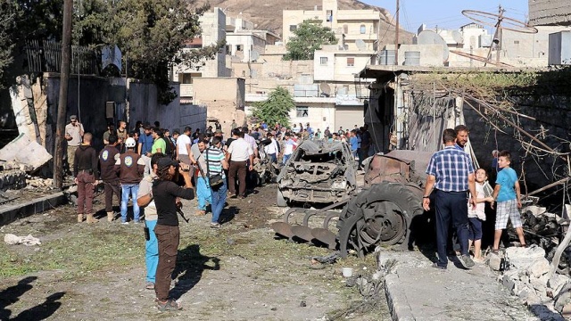 Azez'de bomba yüklü araçta patlama: 4 ölü, 7 yaralı Azez'de bomba yüklü araçta patlama: 4 ölü, 7 yaralı