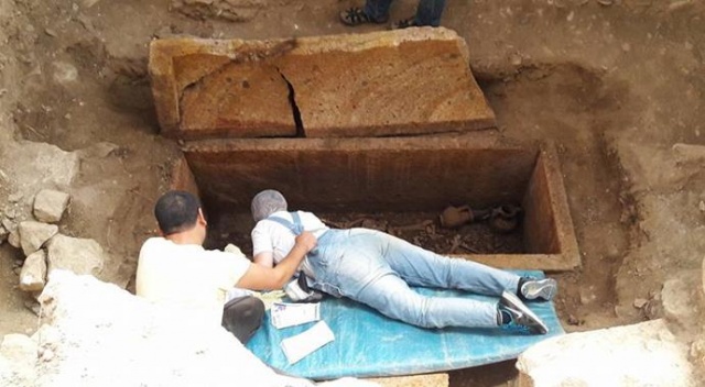 Balıkesir&#039;de 2 bin 500 yıllık lahit açıldı