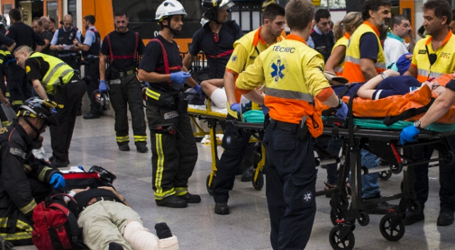 Barcelona’da tren kazası: 48 yaralı