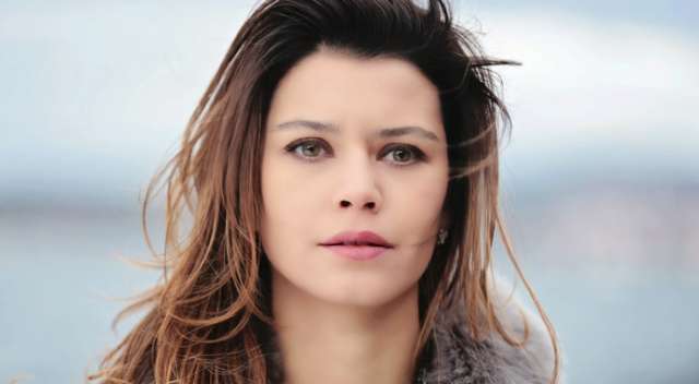 Beren Saat'ten Kılıçdaroğlu'na mesaj Beren Saat'ten Kılıçdaroğlu'na mesaj