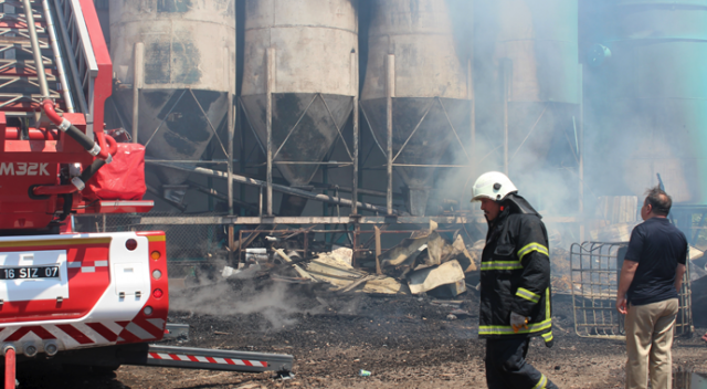 Bursa&#039;da palet fabrikasında korkutan yangın