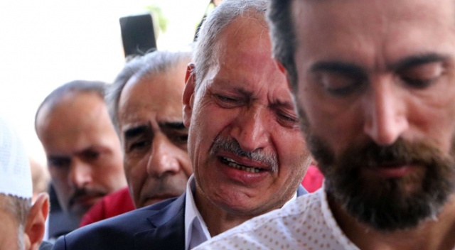 Cenaze namazında gözyaşları sel oldu Cenaze namazında gözyaşları sel oldu