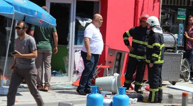 Cinnet getiren esnaf ortalığı birbirine kattı Cinnet getiren esnaf ortalığı birbirine kattı