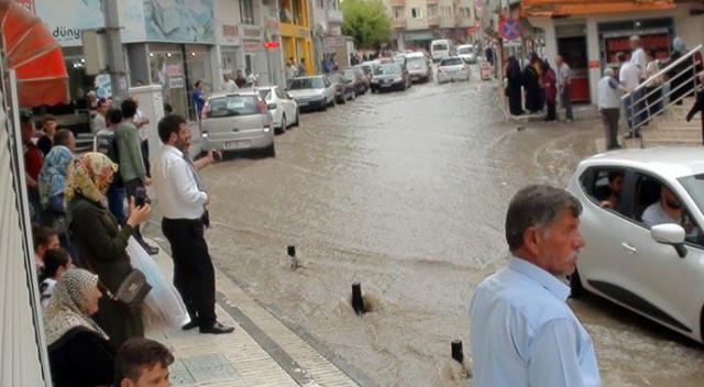 Çorum'da şiddetli yağış nedeniyle bazı evleri su bastı Çorum'da şiddetli yağış nedeniyle bazı evleri su bastı