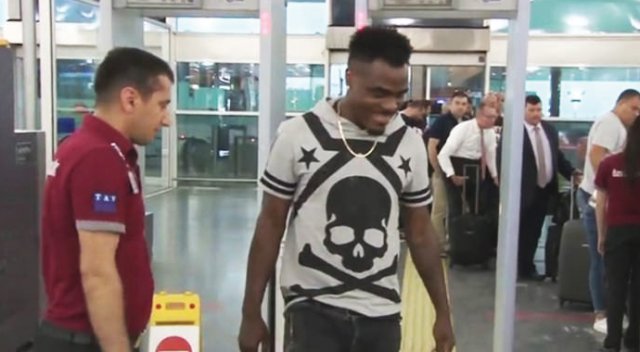 Emenike Atina&#039;ya imzaya gitti!