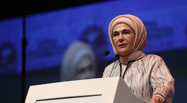 Emine Erdoğan, Bezmiâlem Vakıf Üniversitesinin mezuniyet töreninde