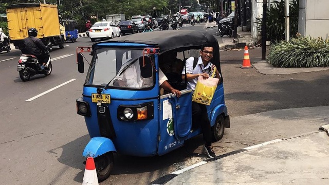 Endonezya’da trafiğe çözüm 'bajai'ler Endonezya’da trafiğe çözüm 'bajai'ler