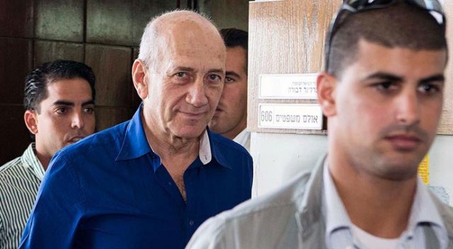 Eski İsrail Başbakanı Olmert hapisten çıktı