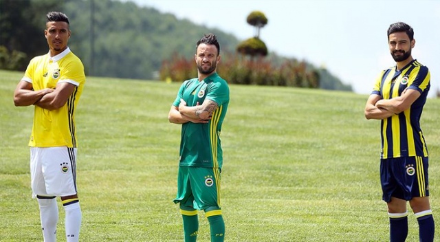 Fenerbahçe'de yeni sezon formaları satışa çıktı Fenerbahçe'de yeni sezon formaları satışa çıktı