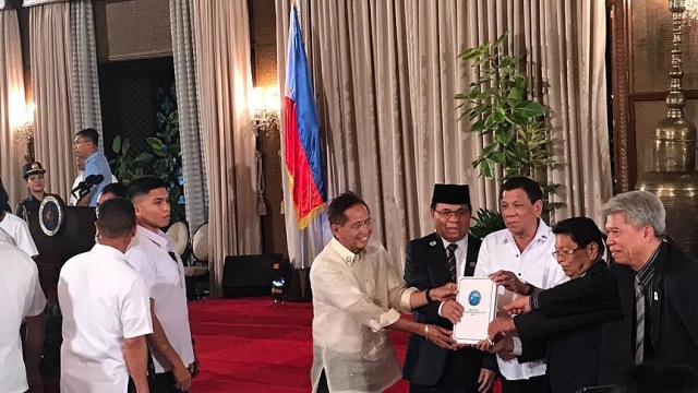 Filipinler'de Bangsamoro Temel Yasası Tasarısı hükûmete sunuldu Filipinler'de Bangsamoro Temel Yasası Tasarısı hükûmete sunuldu