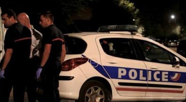 Fransa'da cami önünde silahlı saldırı Fransa'da cami önünde silahlı saldırı