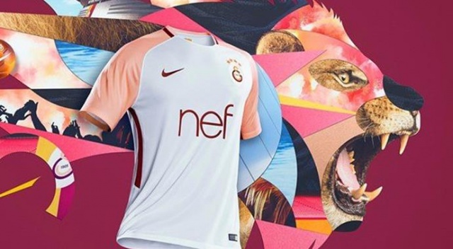 Galatasaray deplasman formasını tanıttı Galatasaray deplasman formasını tanıttı