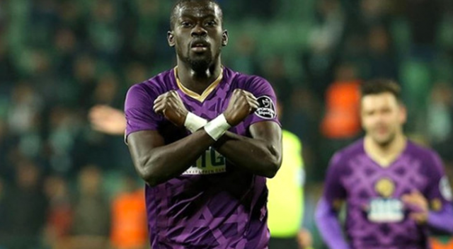 Galatasaray Ndiaye&#039;yi bitirdi