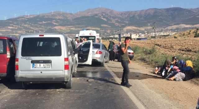 Gaziantep’te 5 araç birbirine girdi: 15 yaralı
