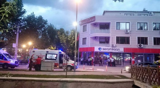 Adliyede dehşet verici olay! Bir polis memuru şehit oldu bir avukat öldü Adliyede dehşet verici olay! Bir polis memuru şehit oldu bir avukat öldü