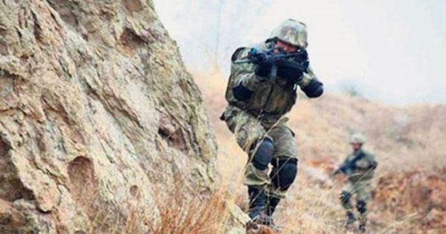 Hakkâri'de çatışma! Yaralı terörist kaçarak kurtuldu Hakkâri'de çatışma! Yaralı terörist kaçarak kurtuldu