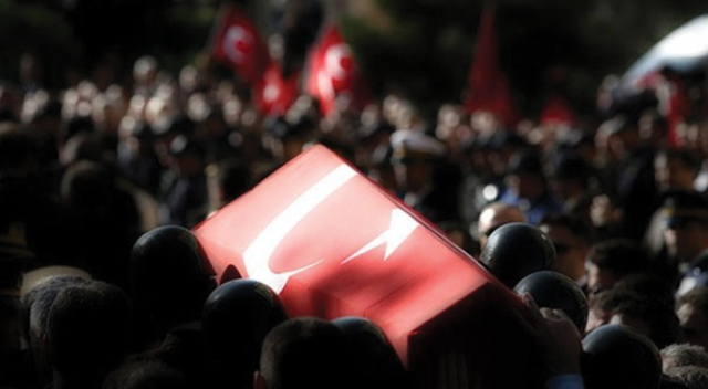 Hakkâri'de minibüse saldırı: 1 şehit, 2 yaralı Hakkâri'de minibüse saldırı: 1 şehit, 2 yaralı