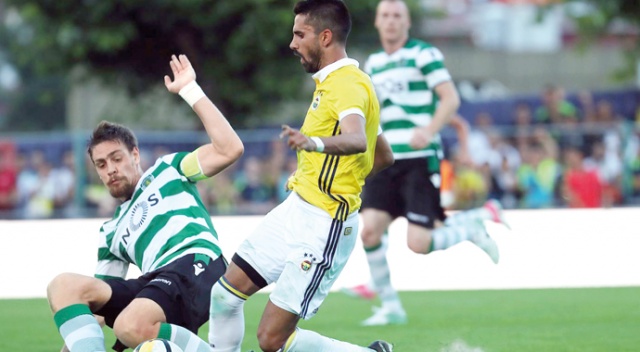 Hazırlık maçındaki gol problemi Fenerbahçe'yi telaşlandırdı Hazırlık maçındaki gol problemi Fenerbahçe'yi telaşlandırdı