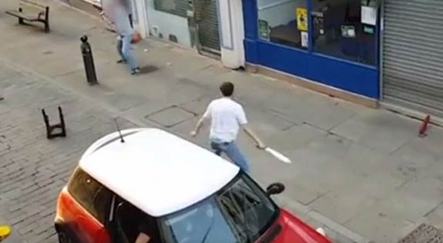 İngiltere'de dehşet! Pala ile kavga ettiler