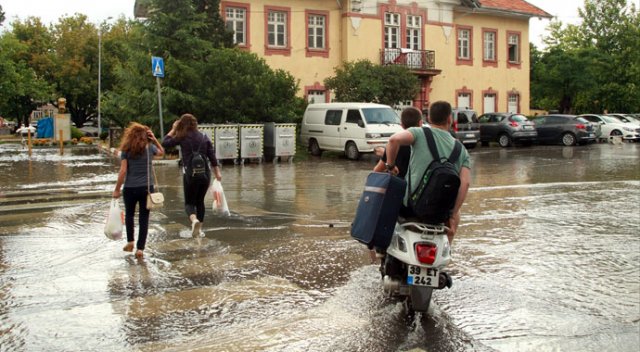İstanbul'a beklenen yağmur Kırklareli'ne geldi