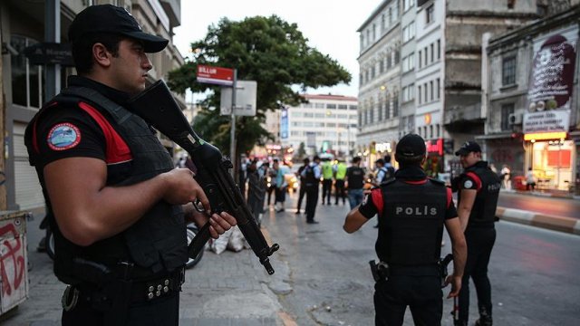 İstanbul'da 5 bin polisin katılımıyla asayiş uygulaması İstanbul'da 5 bin polisin katılımıyla asayiş uygulaması