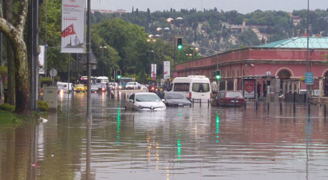 İstanbul Valiliğinden vatandaşlara uyarı: Özel araçlarla trafiğe çıkmayın
