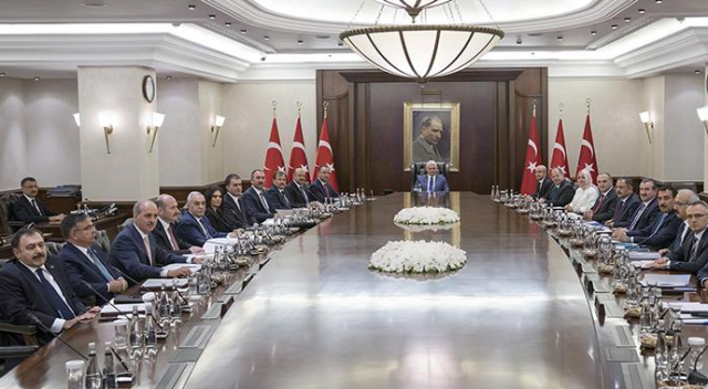 Kabineye katılan yeni isimlerle ilk Bakanlar Kurulu toplantısı Kabineye katılan yeni isimlerle ilk Bakanlar Kurulu toplantısı