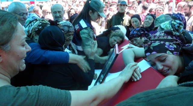 Kahramanmaraş şehidini uğurladı Kahramanmaraş şehidini uğurladı