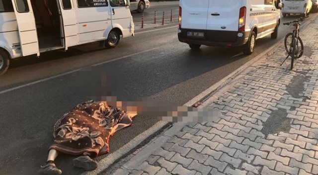 Kamyonun çarptığı bisikletli feci şekilde can verdi Kamyonun çarptığı bisikletli feci şekilde can verdi