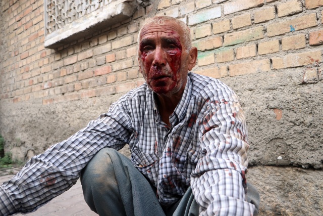 Karpuz bekçisini öldüresiye dövüp gasp ettiler!