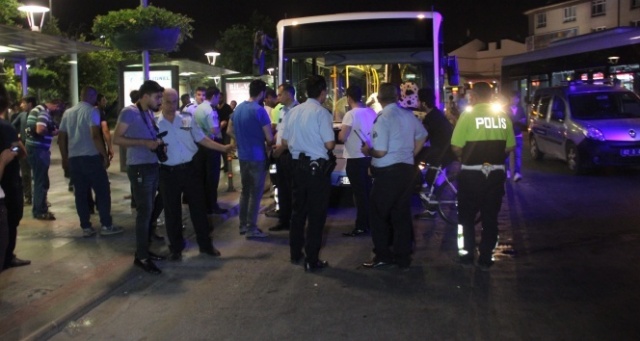 Konya'da otobüs yolcuların arasına daldı Konya'da otobüs yolcuların arasına daldı