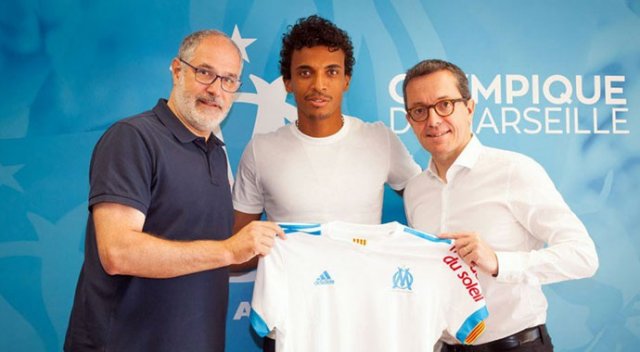 Luiz Gustavo imzayı attı! Luiz Gustavo imzayı attı!