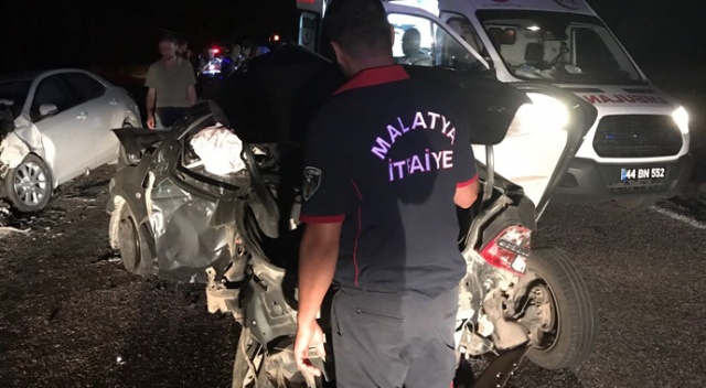 Malatya'da zincirleme kaza: 2 ölü 4 yaralı Malatya'da zincirleme kaza: 2 ölü 4 yaralı
