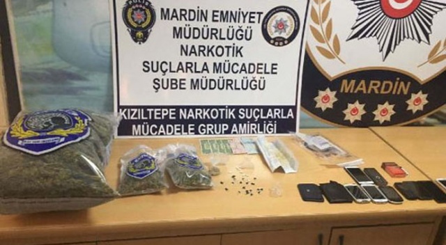 Mardin'de uyuşturucu tacirlerine operasyon: 59 gözaltı Mardin'de uyuşturucu tacirlerine operasyon: 59 gözaltı