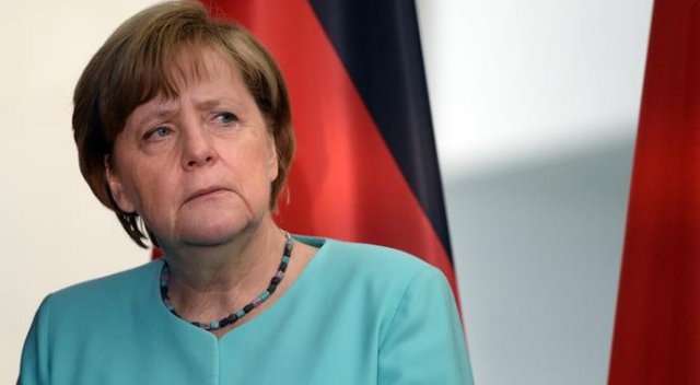 Merkel&#039;in ellerini görenler şoke oldu