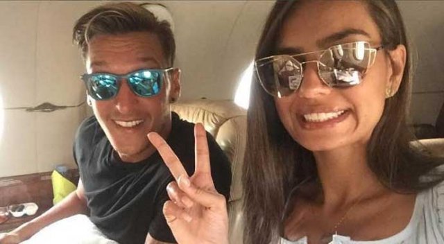 Mesut Özil'in hesabı hack'lendi Mesut Özil'in hesabı hack'lendi