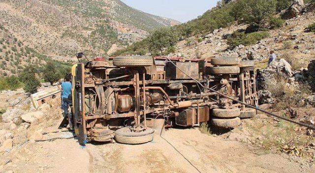 Orta Afrika Cumhuriyeti'nde kamyon devrildi: 77 ölü Orta Afrika Cumhuriyeti'nde kamyon devrildi: 77 ölü