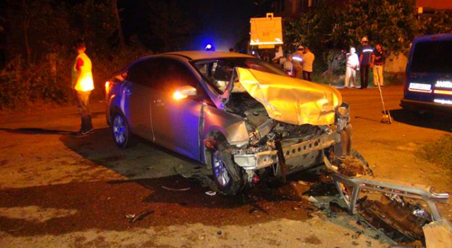 Otomobil ile kamyonet çarpıştı: 9 yaralı Otomobil ile kamyonet çarpıştı: 9 yaralı