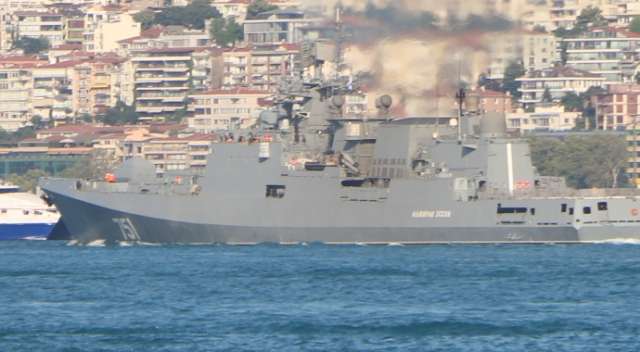 Rus savaş gemisi İstanbul Boğazı’ndan geçti Rus savaş gemisi İstanbul Boğazı’ndan geçti