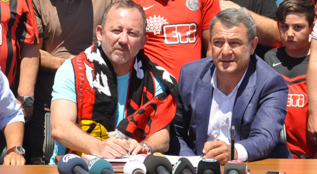 Sergen Yalçın, Eskişehirspor&#039;la sözleşme imzaladı