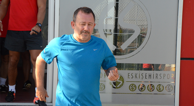 Sergen Yalçın, Eskişehirspor'un başında ilk antrenmanına çıktı Sergen Yalçın, Eskişehirspor'un başında ilk antrenmanına çıktı