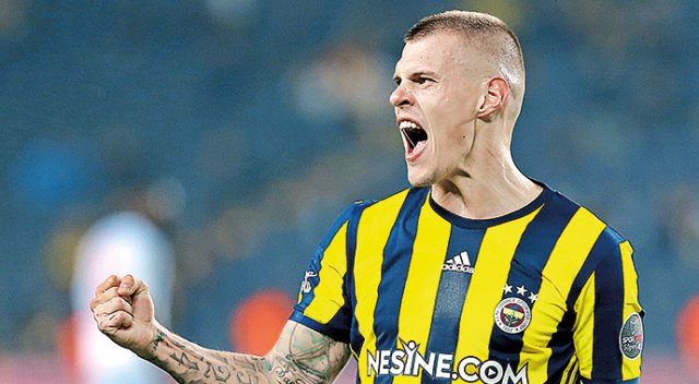 Skrtel kalıyor Skrtel kalıyor