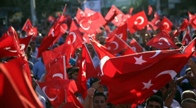 Suruç'ta binlerce kişi terörü lanetledi Suruç'ta binlerce kişi terörü lanetledi