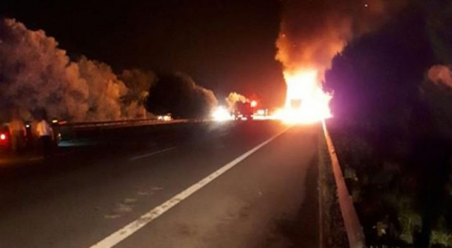 TEM'de tırlar çarpıştı: 2 ölü TEM'de tırlar çarpıştı: 2 ölü