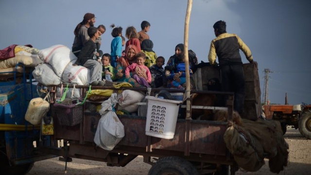 Terör örgütü PKK/PYD Rakka'da 120 bin sivili yerinden etti Terör örgütü PKK/PYD Rakka'da 120 bin sivili yerinden etti