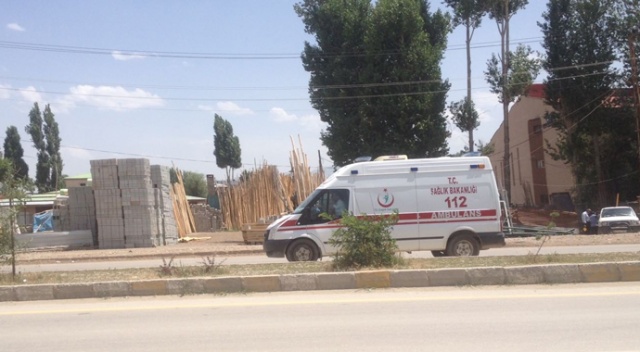Teröristlerden yol şantiyesine saldırı: 2 yaralı Teröristlerden yol şantiyesine saldırı: 2 yaralı