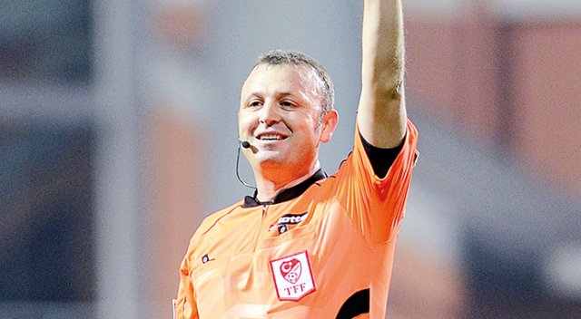 Tolga Özkalfa hakemliği bıraktı Tolga Özkalfa hakemliği bıraktı