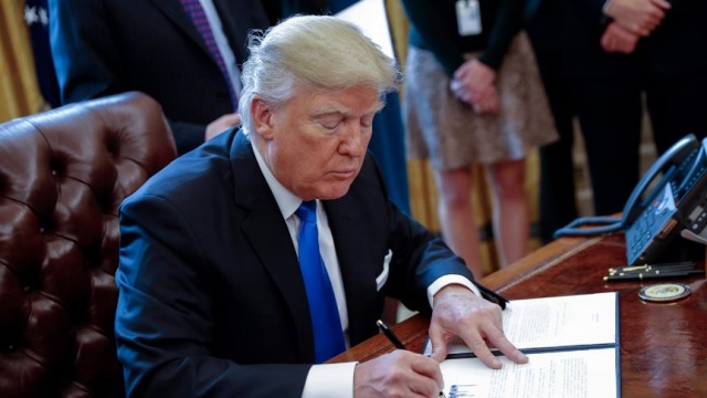 Trump Özel Kalem Müdürlüğüne İç Güvenlik Bakanı Kelly'i atadı Trump Özel Kalem Müdürlüğüne İç Güvenlik Bakanı Kelly'i atadı