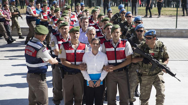 &quot;FETÖ&#039;cüler siyasi amaçla davaları sulandırmak istiyor&quot;