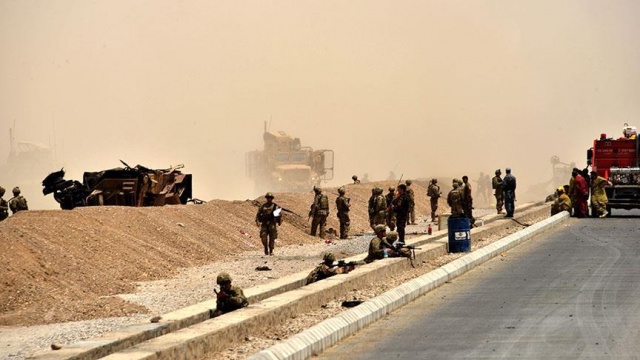 Afganistan'da NATO konvoyuna saldırı: 4 ölü, 6 yaralı Afganistan'da NATO konvoyuna saldırı: 4 ölü, 6 yaralı